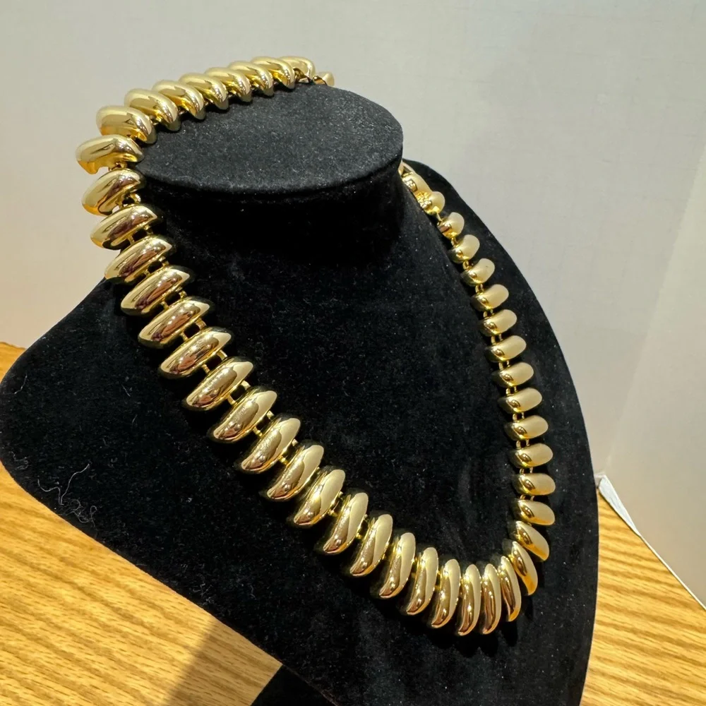 Vintage 1980s gold tone link necklace